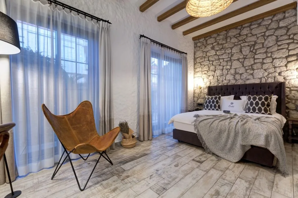 Havuz Manzaralı Delüks Oda